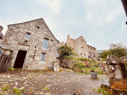 Galerie Arts Premiers Et Faïences Bretonnes Boutique De Cadeaux à Locronan